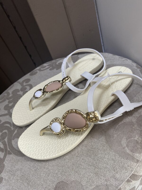 Sandalia goma beig 38