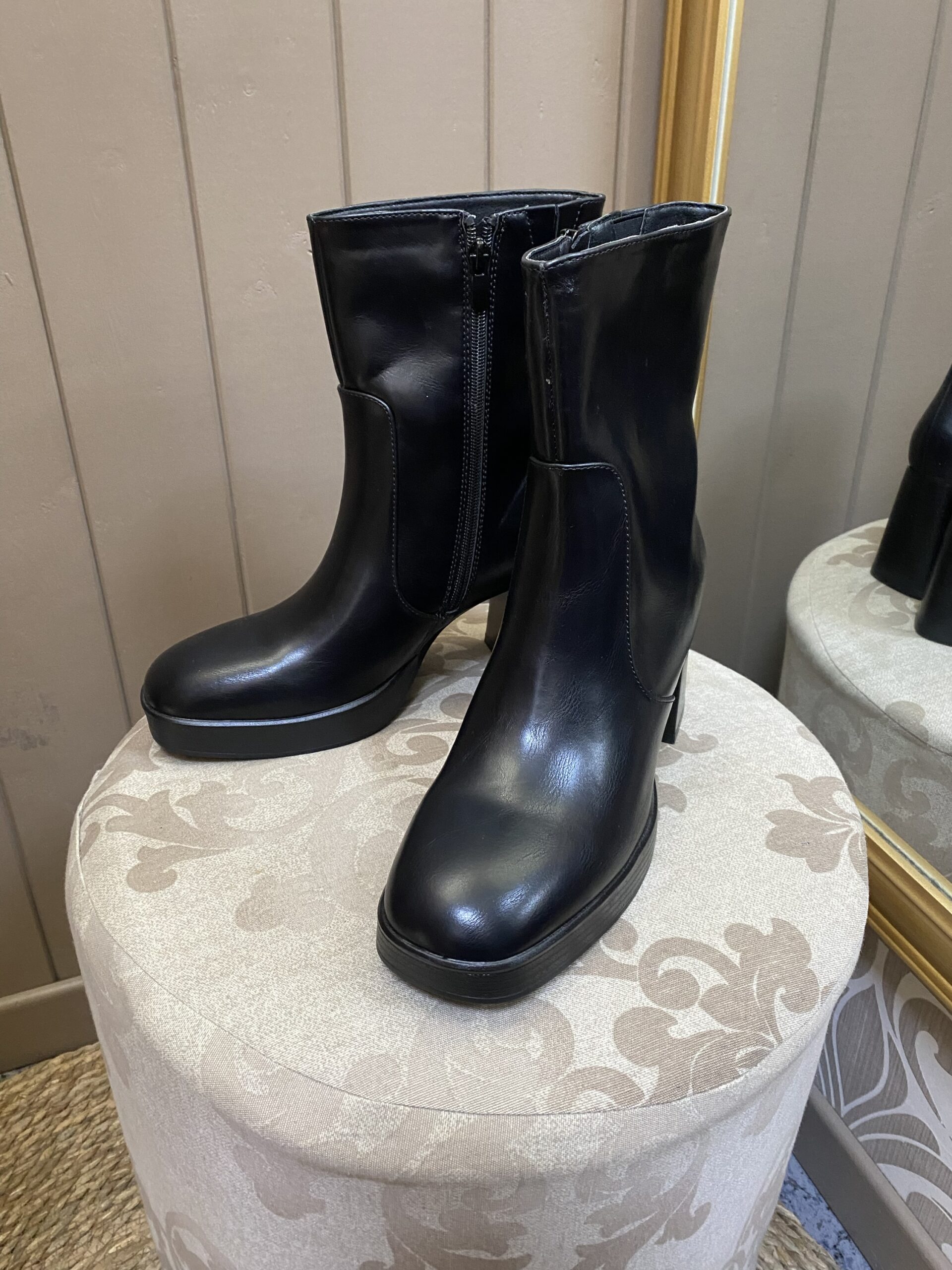 Bota negra - Imagen 2